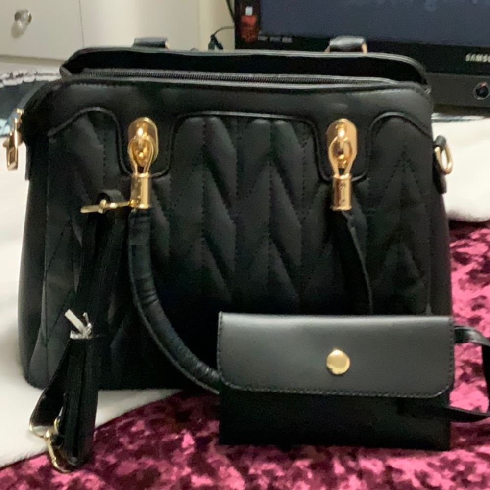 New vegan bag with pouch